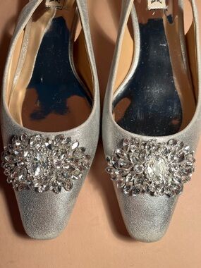 BADGLEY MISCHKA ELEGANT silver kitten heels sling back size 8 GORGEOUS